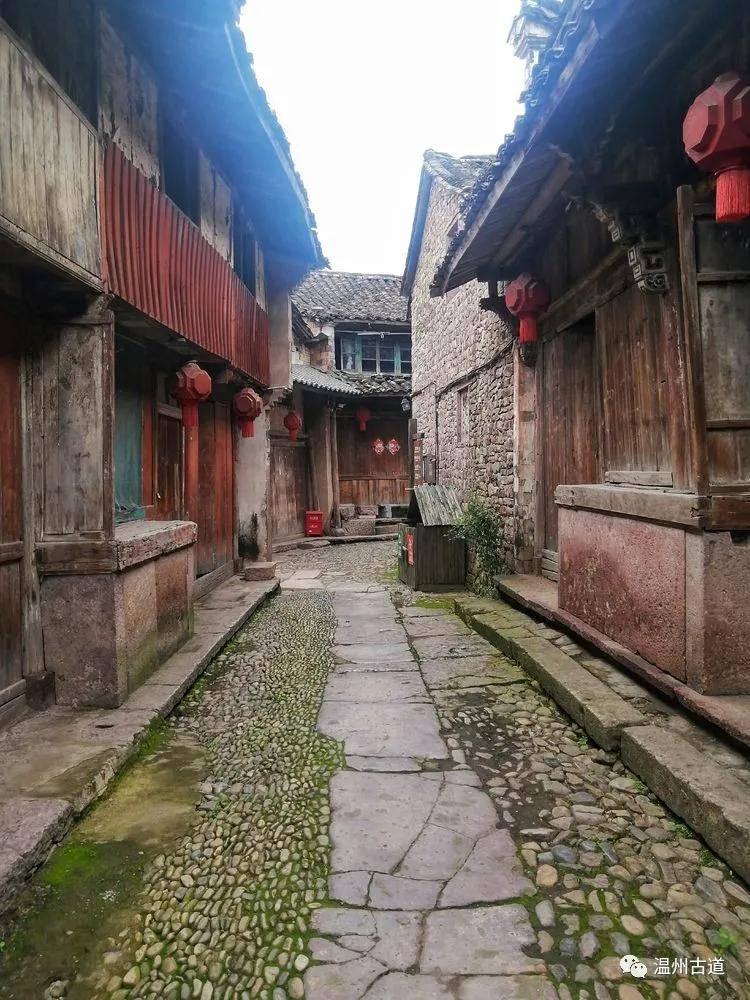 馒头日记泪崩，它能让猛虎落泪，还有哪些催泪动漫神作？游戏画面